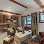 Appartement De Charme Traversant A Courchevel Moriond, Proche Remontees Et Commerces - Fr-1-563-145