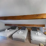 Appartement De Charme Traversant A Courchevel Moriond, Proche Remontees Et Commerces - Fr-1-563-145